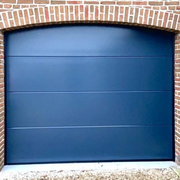 Porte de garage en alu bleue